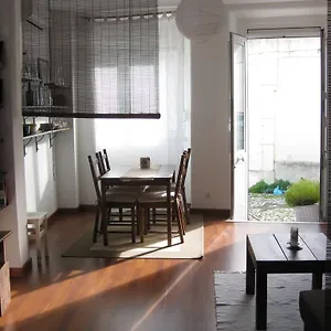 Apartment The Back Yard Nest, Lissabon